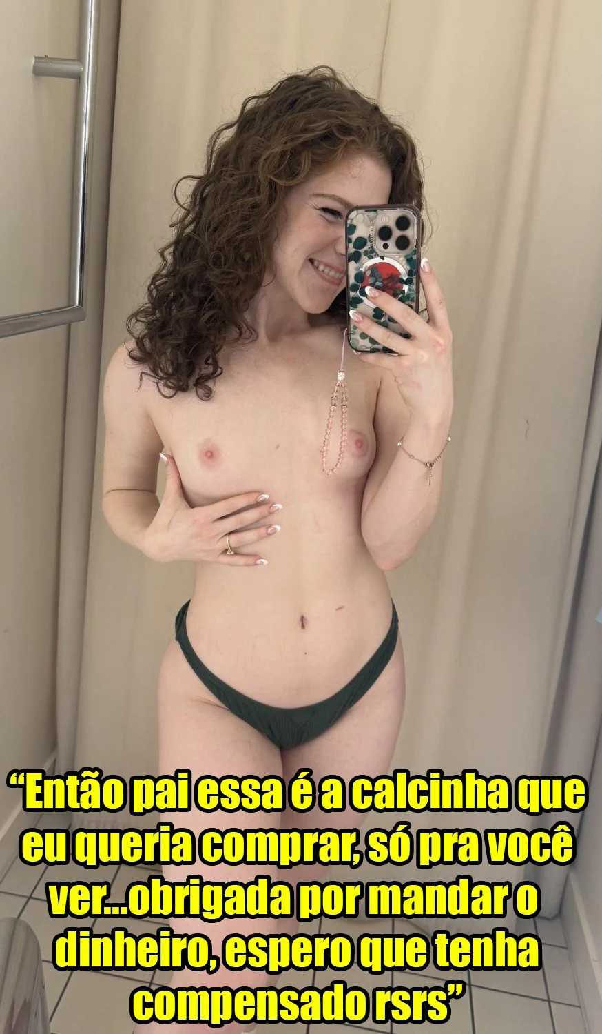 Filha mostrando a calcinha nova para o pai main image