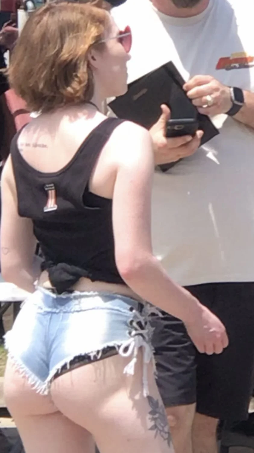 Creeper Keeper: pale whore at the biker bash 🔥 image 5