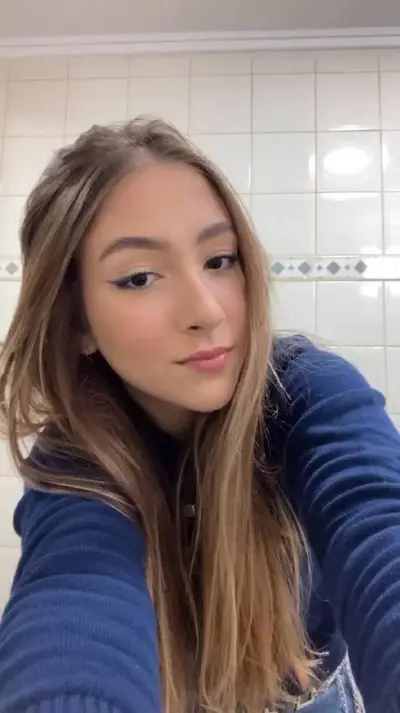 Novinha branquinha delicia mandou nudes e foi vazada cover image