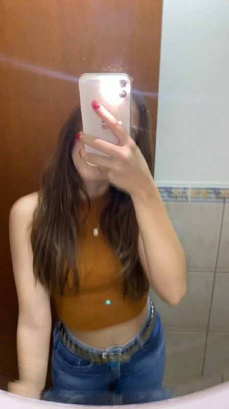 Novinha branquinha delicia mandou nudes e foi vazada image 2