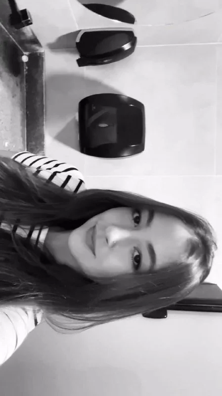 Novinha branquinha delicia mandou nudes e foi vazada image 4