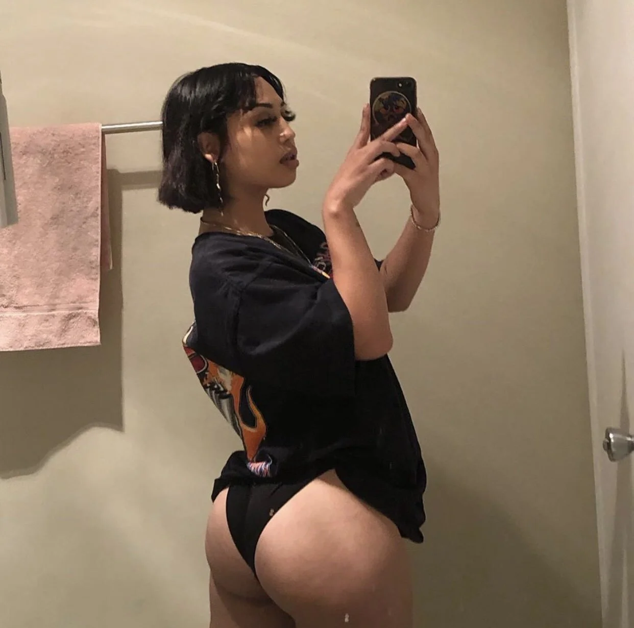 Petite Latina Kareli main image