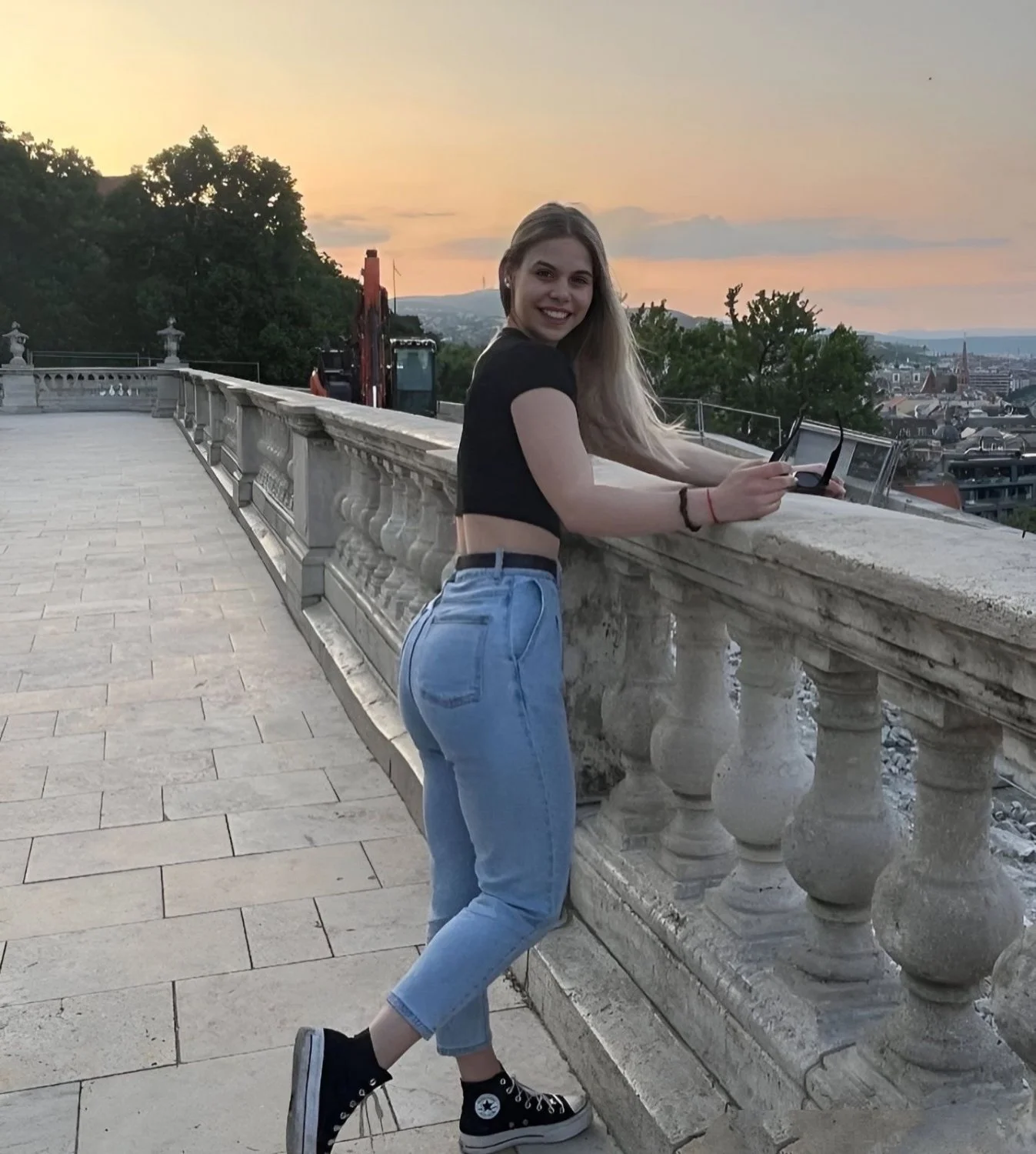 Kik slut Lara, 22, has the body of a goddess image 8