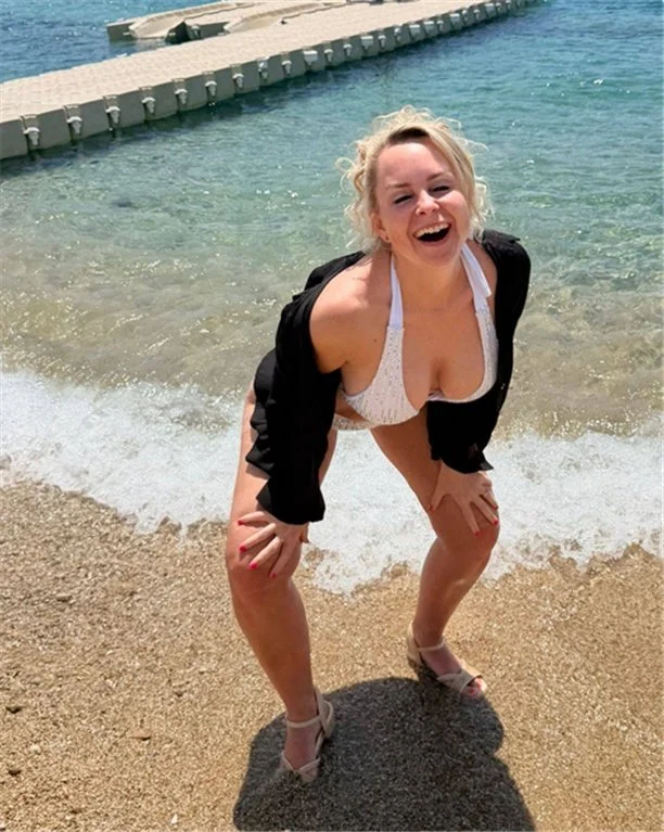 Hayley image 10