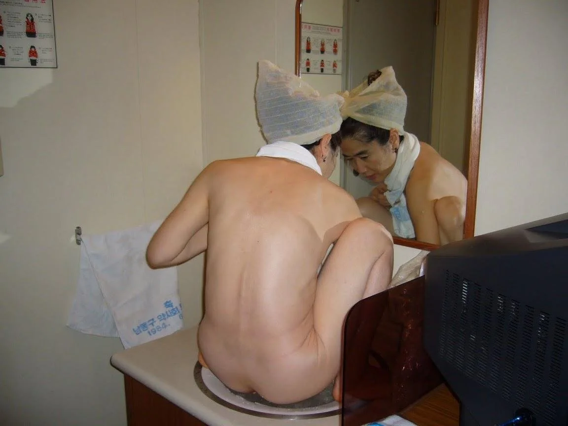Korean amateur milf 10 image 7
