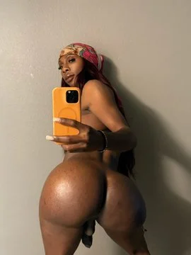 I wanna be pegged by her 🥰💦🍆😩 main image