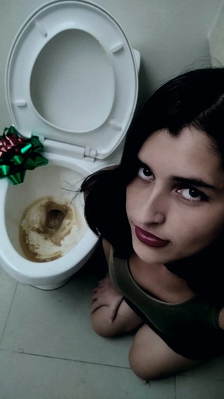 Mi mejor amiga es puta y un urinal humano image 12