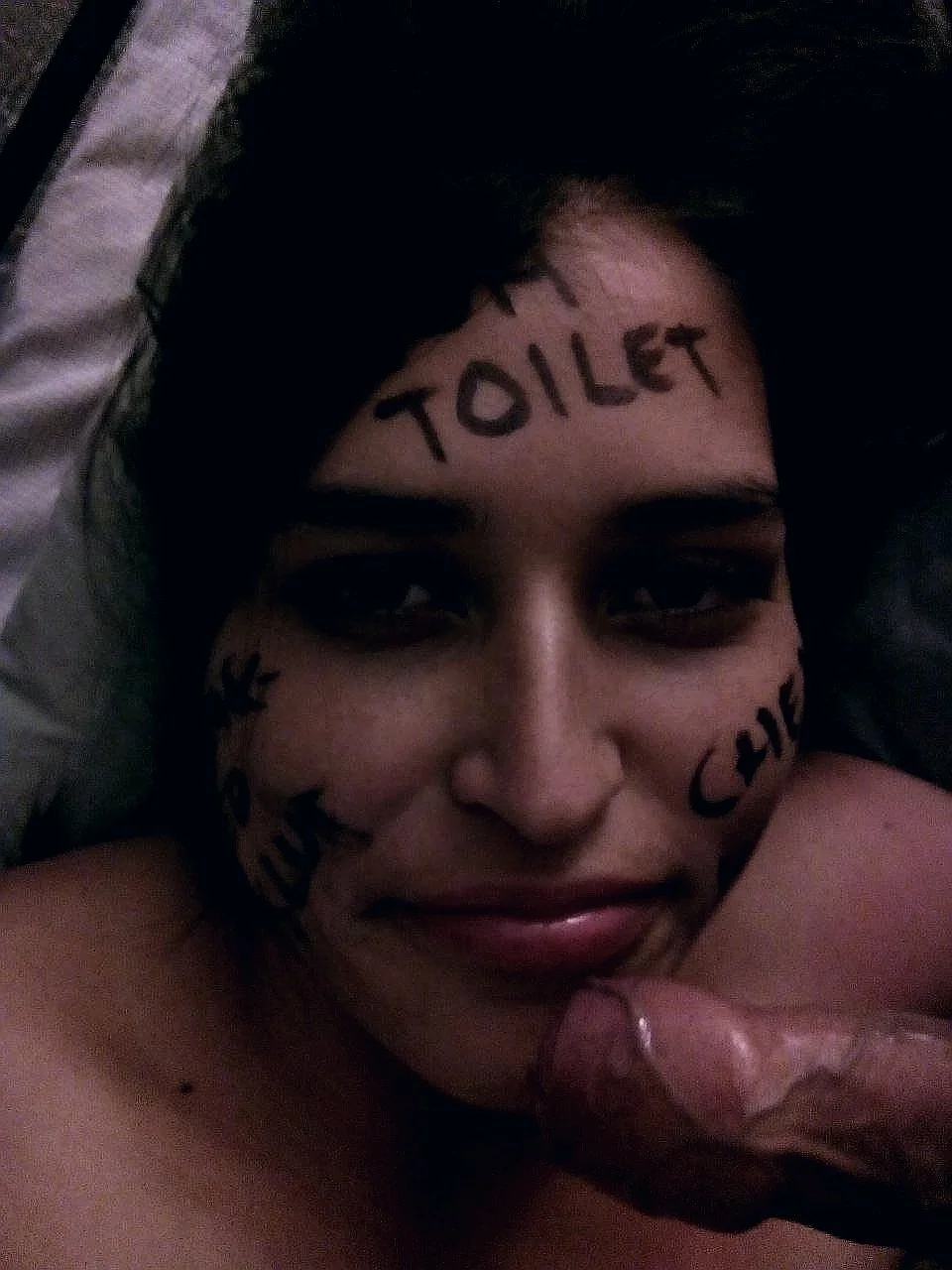 Mi mejor amiga es puta y un urinal humano image 15
