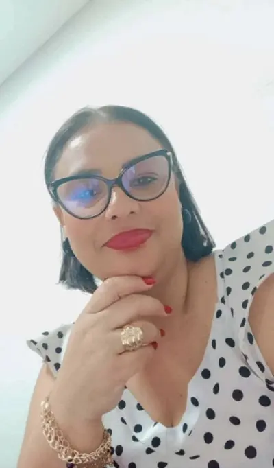 Coroa bucetuda viciada em rola preta cover image