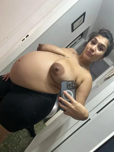 Sexy moms to be 🤰🏼 cover image