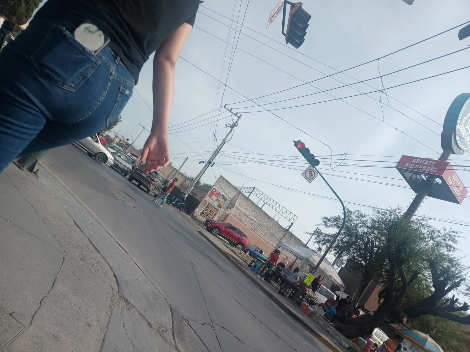 Voyeur puta se da cuenta pone cara de estupida image 13