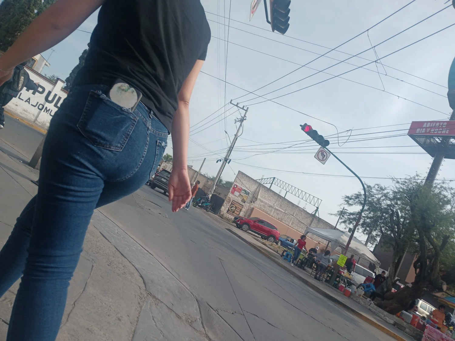 Voyeur puta se da cuenta pone cara de estupida image 15