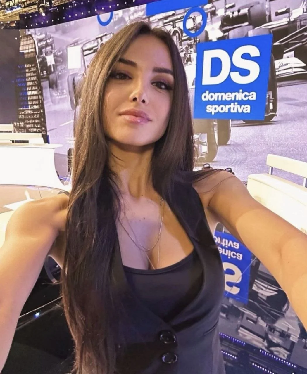 Giusy Meloni hot italian journalist image 41