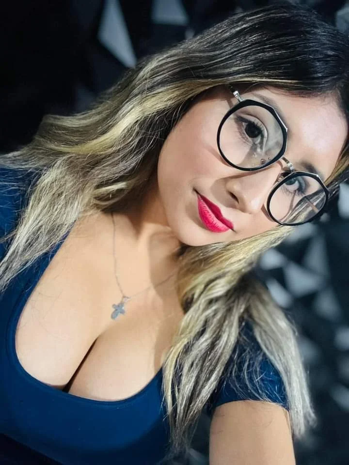 Que rica mi prima tetona image 4