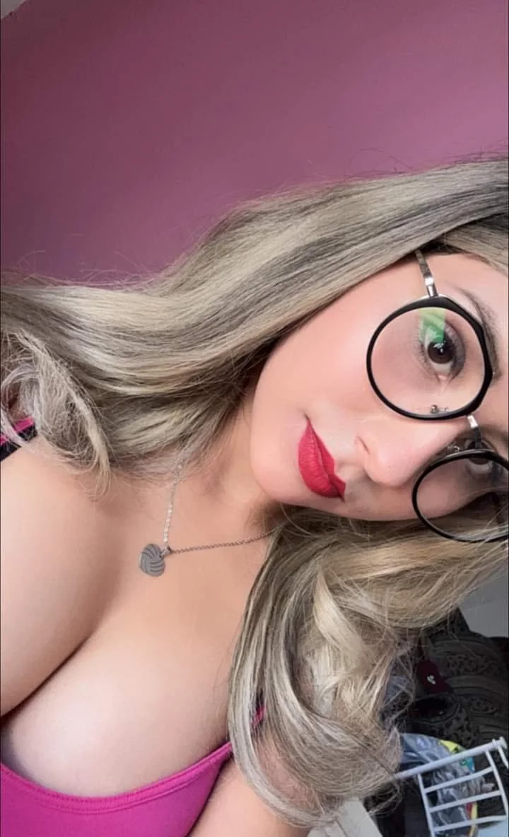 Que rica mi prima tetona image 6