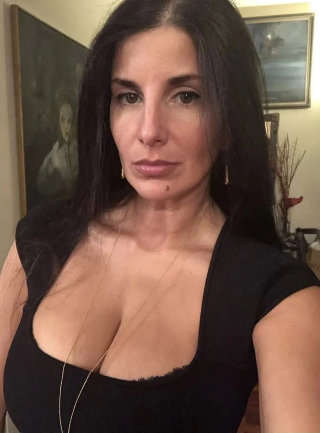 Sexy MILF pics coming soon main image