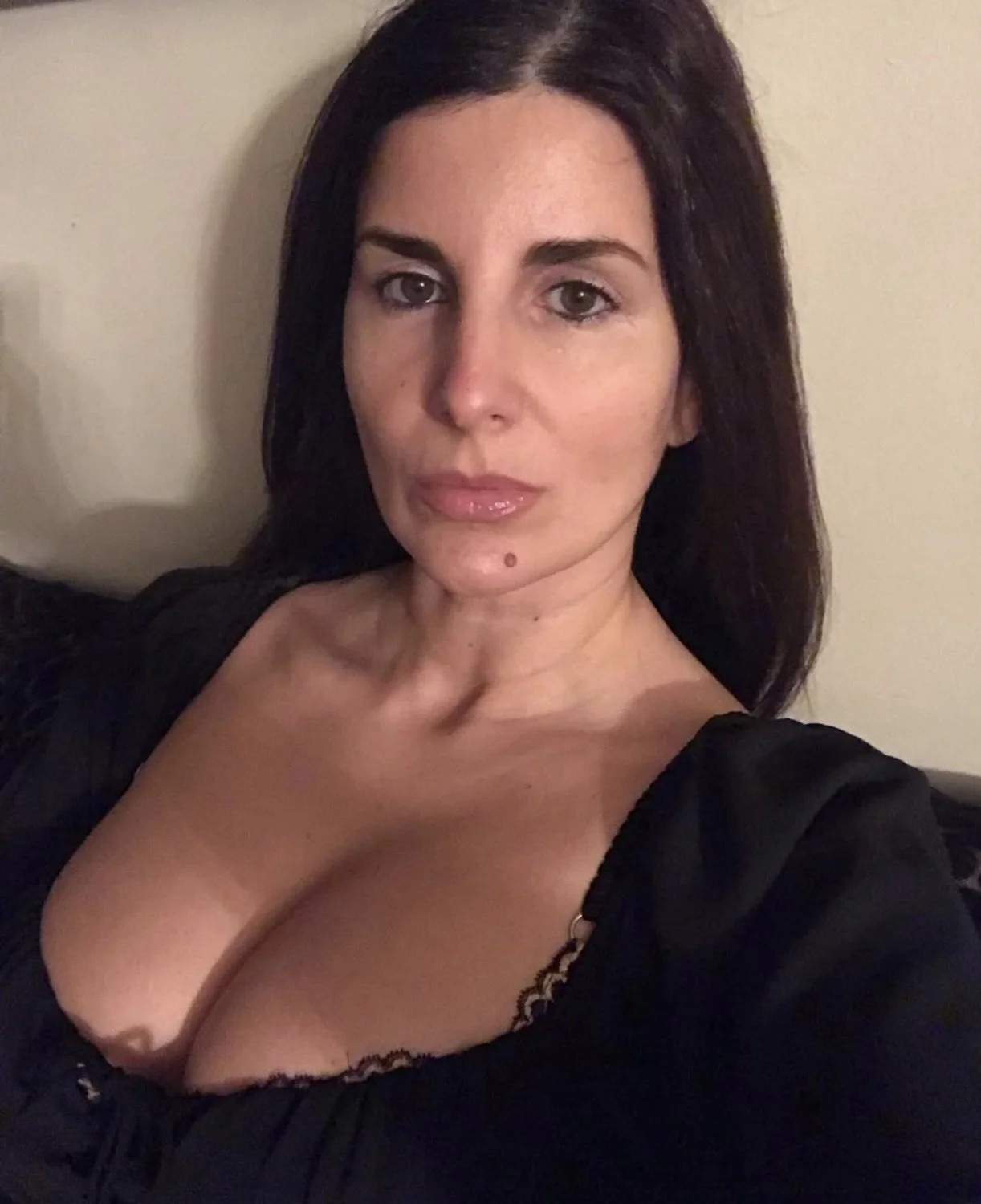 Sexy MILF pics coming soon image 2