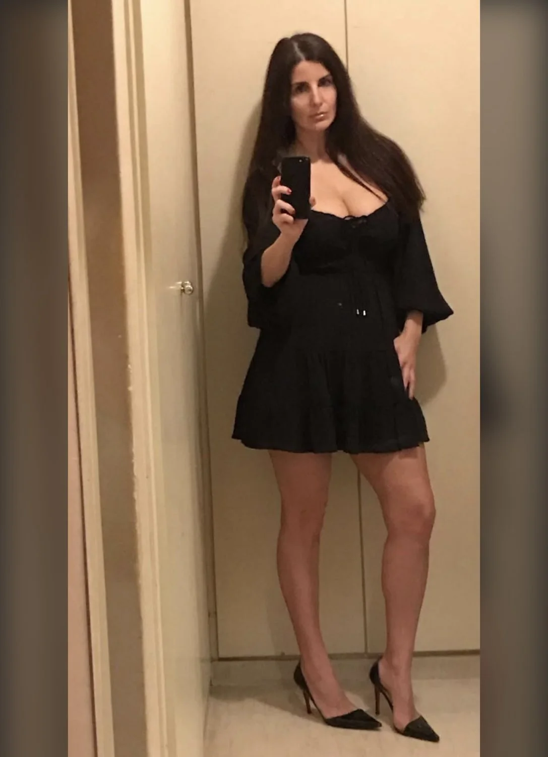 Sexy MILF pics coming soon image 3
