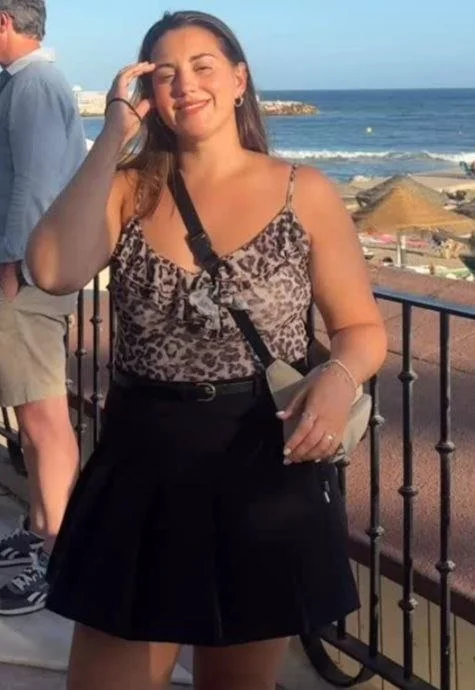 Más de las putas amigas que me entregaron para exhibirlas como putas image 2