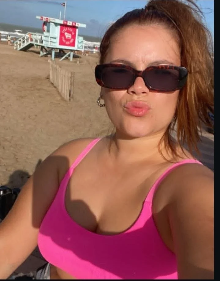 Más de las putas amigas que me entregaron para exhibirlas como putas image 3