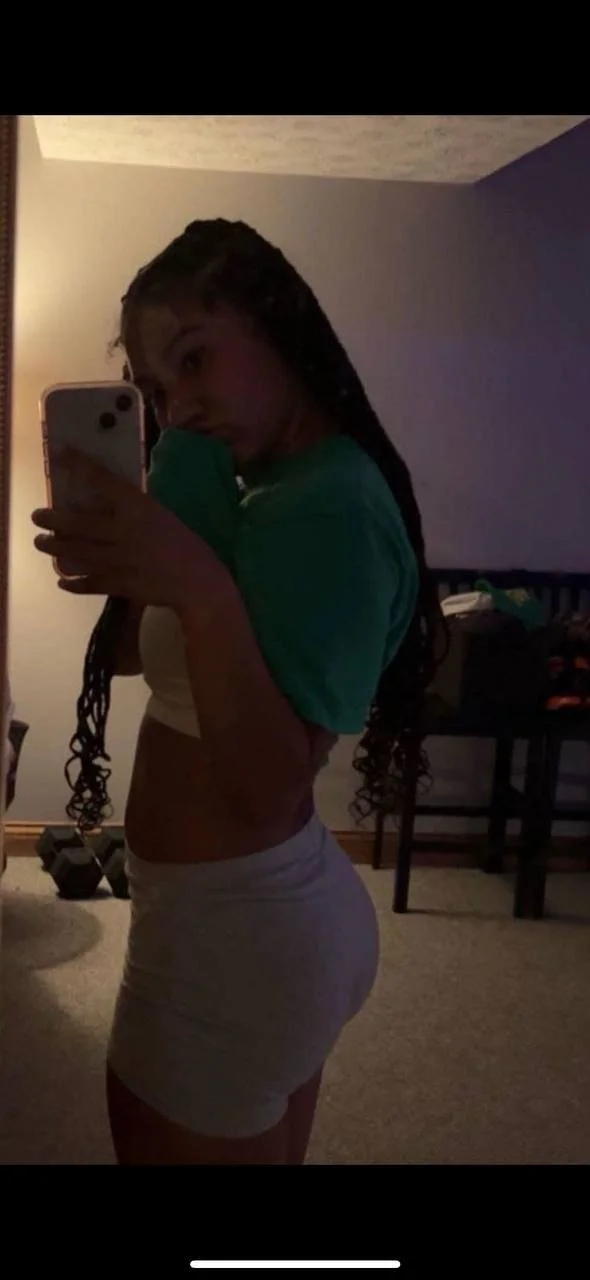 Sexy Ebony slut leaked image 8