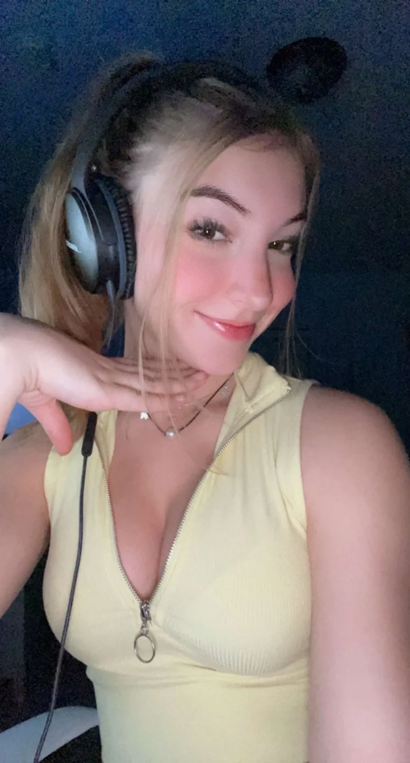 Popular Twitch streamer and TikToker LEAKED image 5