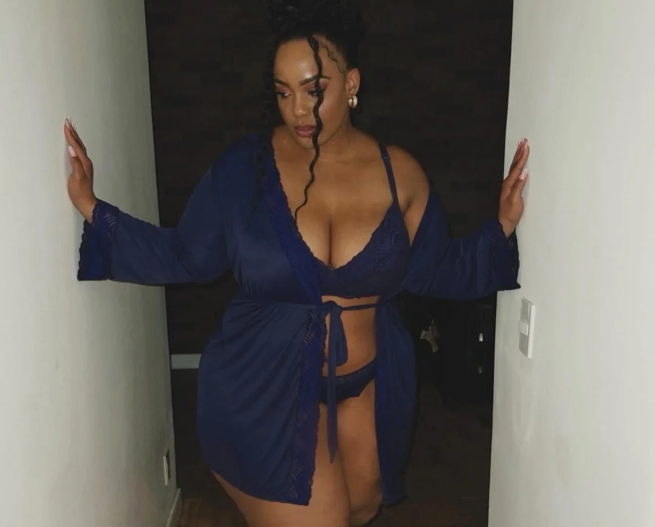 Thick ebony image 3