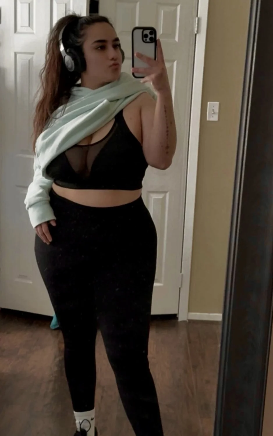 Big titty latina. Should i post more of her exclusives ? image 6