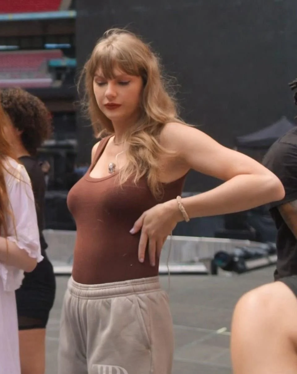 Taylor Swift Fap Collection image 4