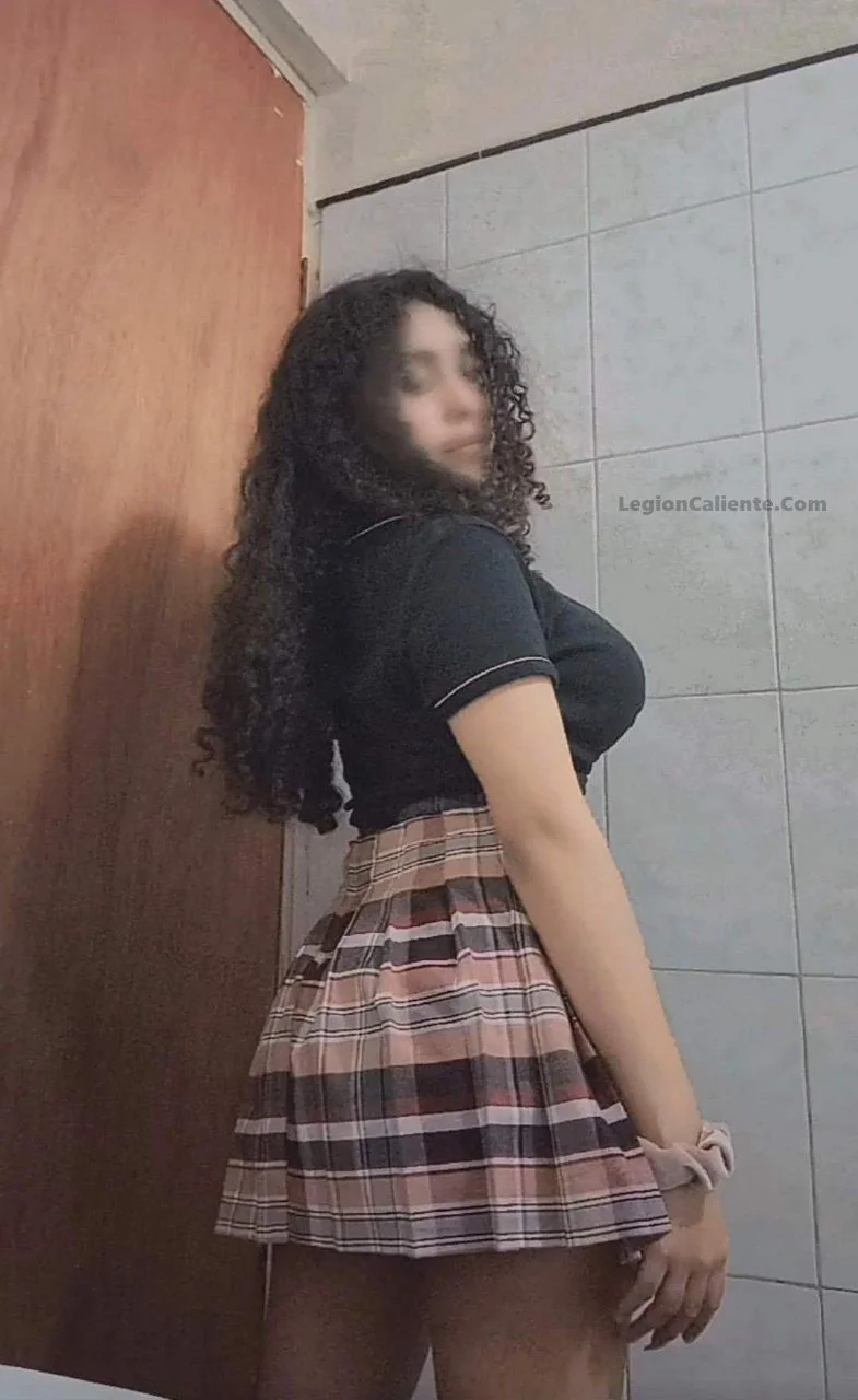 Otra colegiala super chichona main image