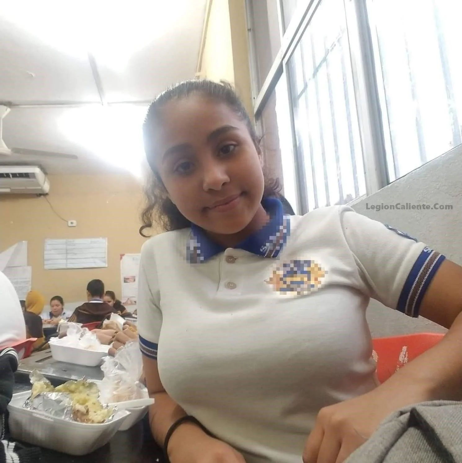Otra colegiala super chichona image 5