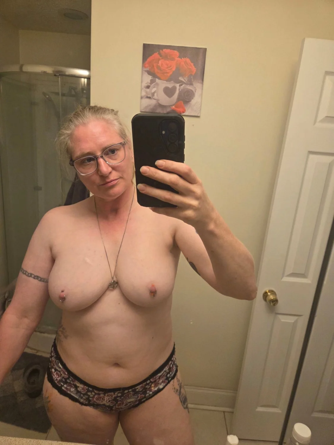 Dana the cougar puts on a great show image 40