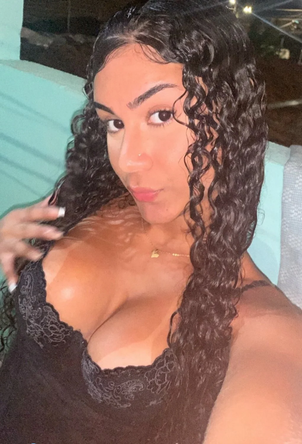 peituda novinha dos peitos perfeitos decote lindo image 3