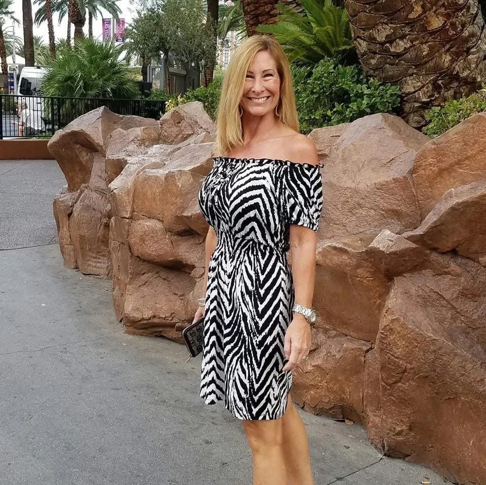 Fine Texas MILF Patty sure loved having her huge fakies publicly exposed on camera image 15