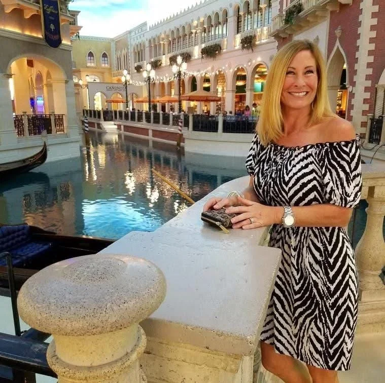 Fine Texas MILF Patty sure loved having her huge fakies publicly exposed on camera image 17