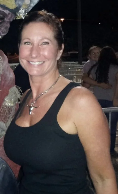 Fine Texas MILF Patty sure loved having her huge fakies publicly exposed on camera image 6