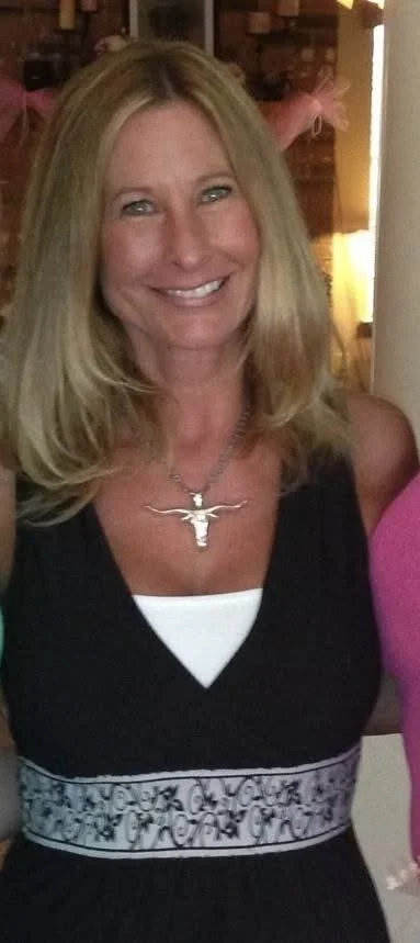 Fine Texas MILF Patty sure loved having her huge fakies publicly exposed on camera image 8