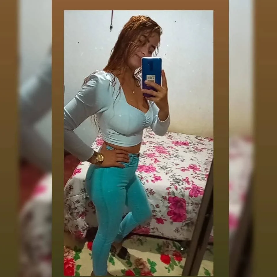 Adora se exibir main image
