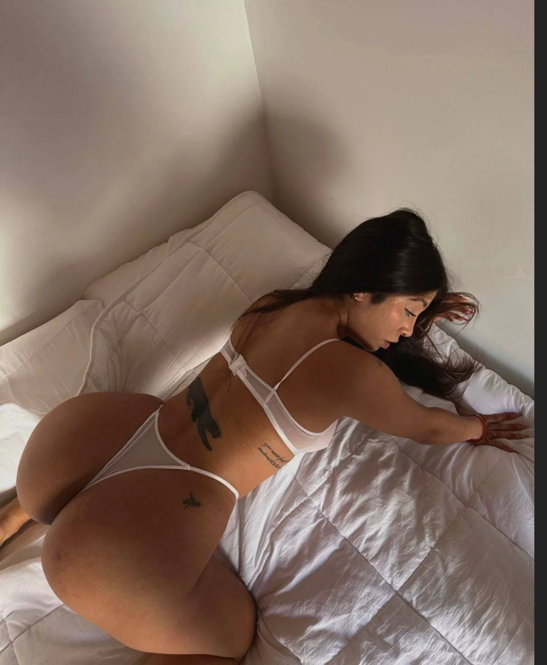 Latina PERFECT ASS (J.G) image 4