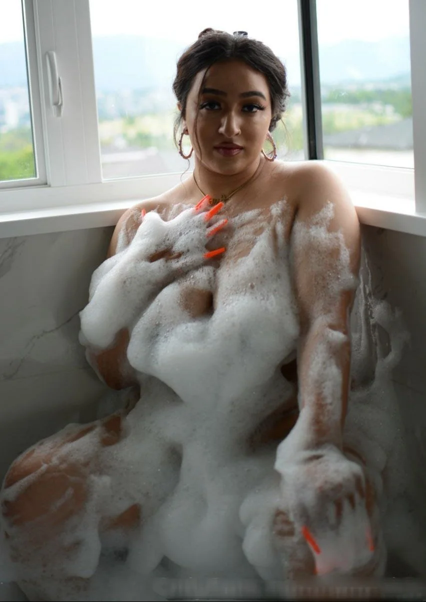 Request.. Thick Gorgeous 🇮🇳🇨🇦🇺🇲 Milf.. <> Instagram Influencer.. <> Loves taking BBC.. image 25