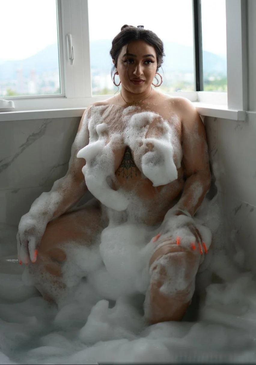 Request.. Thick Gorgeous 🇮🇳🇨🇦🇺🇲 Milf.. <> Instagram Influencer.. <> Loves taking BBC.. image 26