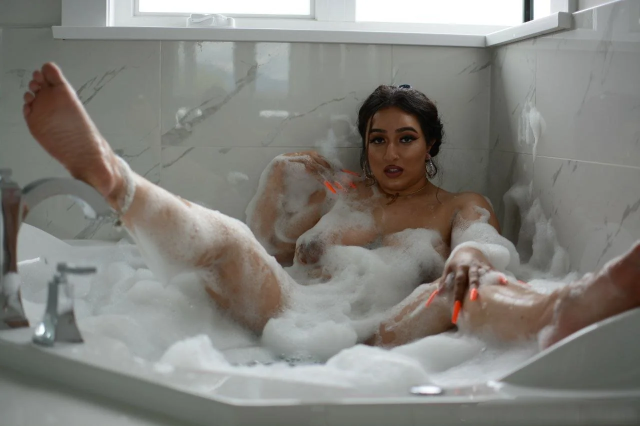 Request.. Thick Gorgeous 🇮🇳🇨🇦🇺🇲 Milf.. <> Instagram Influencer.. <> Loves taking BBC.. image 30