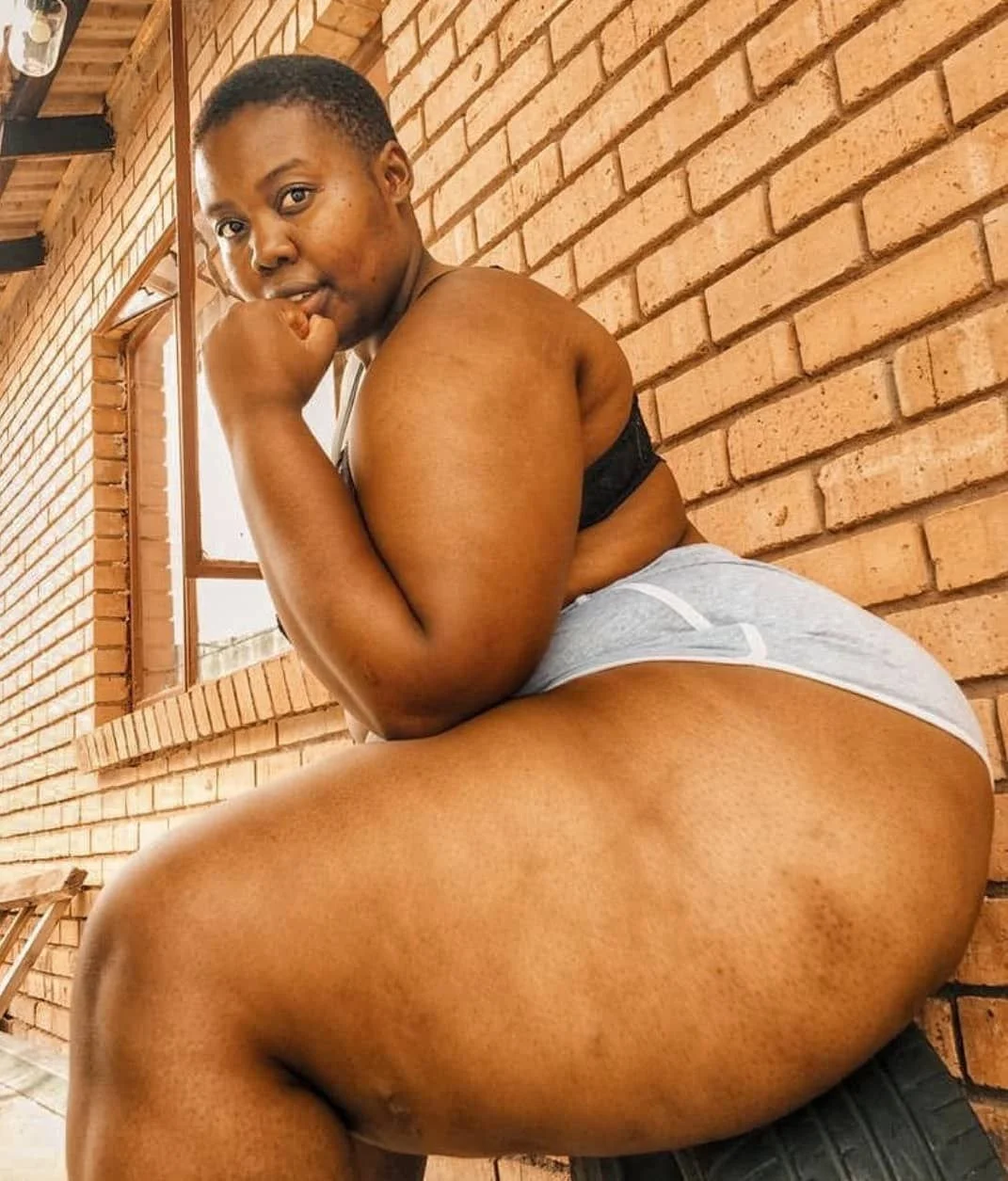 Big booty image 4
