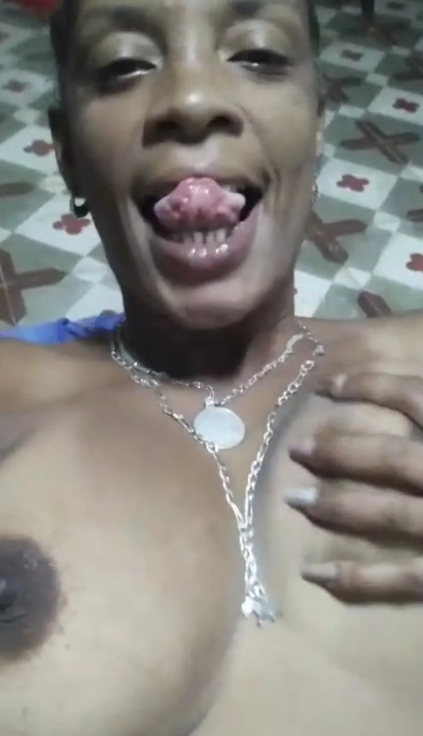 BESITOS DESDE LA HABANA PARA QUE SE MASTURBEN Y LLENEN DE LECHITA MIS TETAS GRANDES image 5