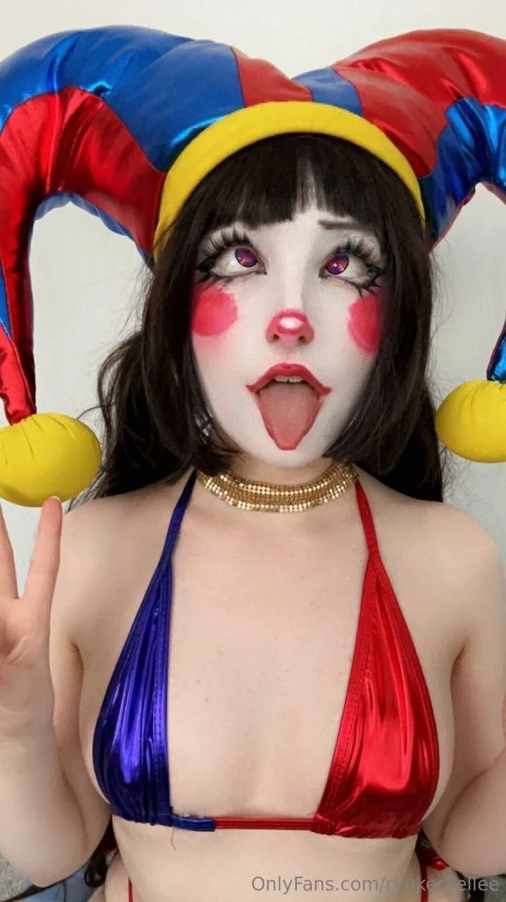 Sexy Clown image 3