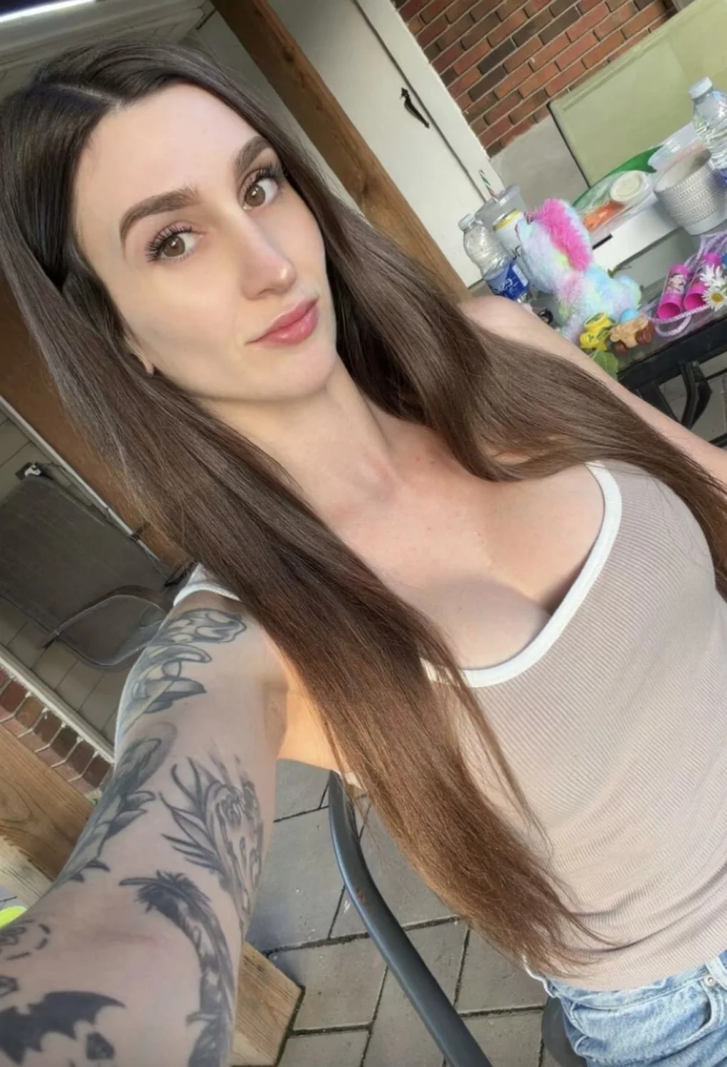 PAWG looks like she can suck dick crazy main image