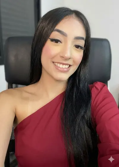 Vazou na net fotos de novinha gostosa peladinha mostrando a bucetinha cover image