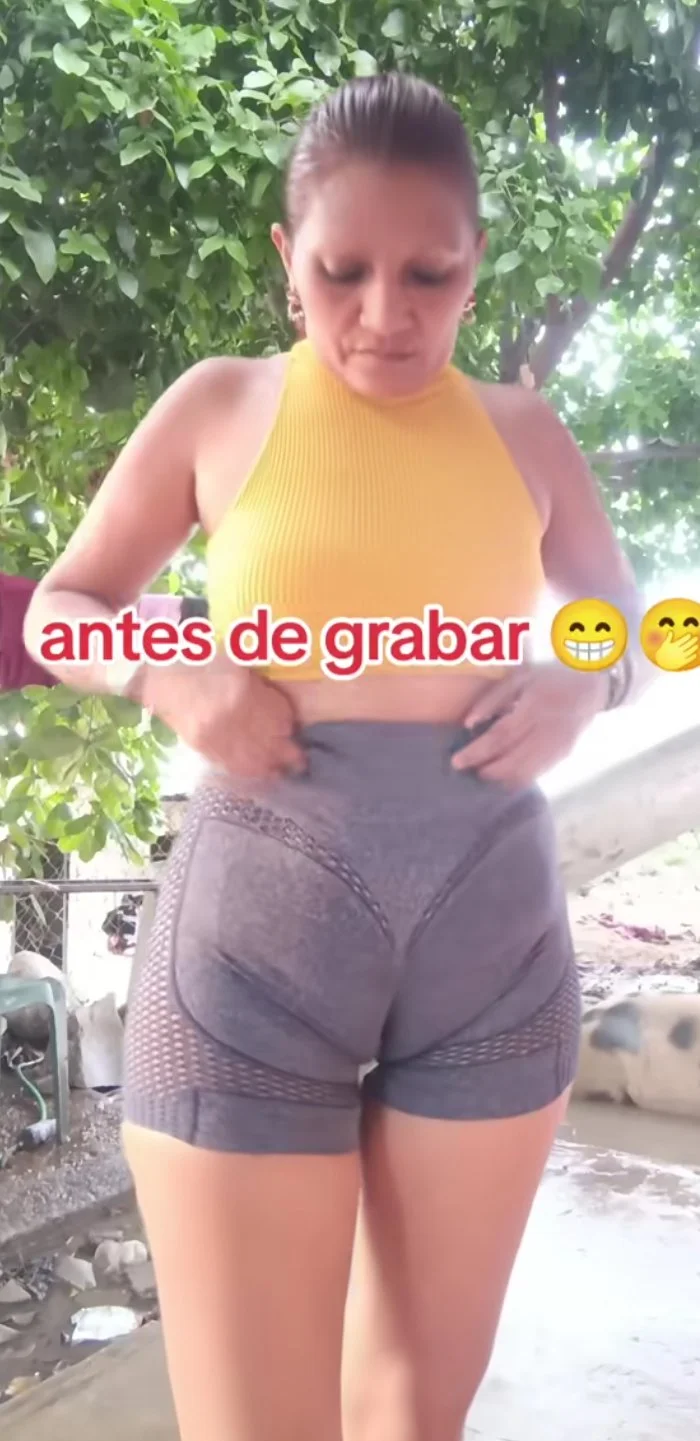 Fotos y videos de milf venezolana con tremenda Cuca bien marcada no usa ropa interior image 12