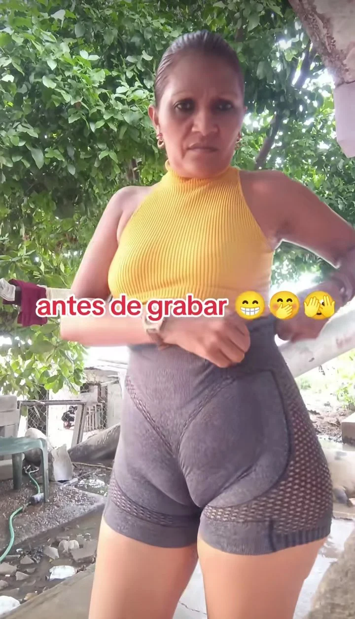 Fotos y videos de milf venezolana con tremenda Cuca bien marcada no usa ropa interior image 18
