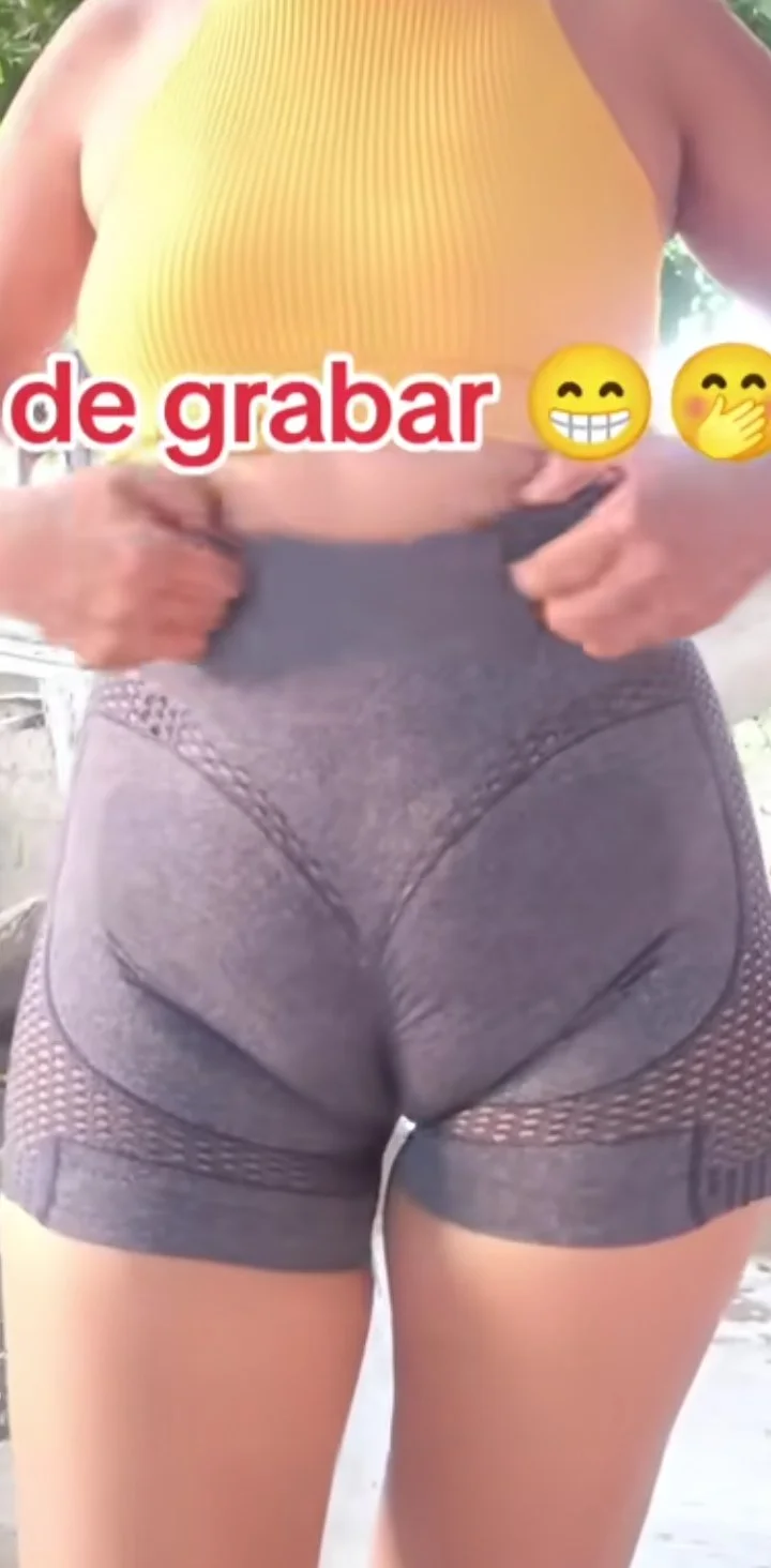 Fotos y videos de milf venezolana con tremenda Cuca bien marcada no usa ropa interior image 30